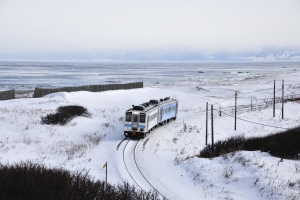 Winter sightseeing trains: SL Fuyu-no-Shitsugen Train & Ryuhyo Monogatari Train