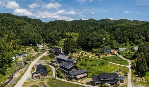 Experience tradition in Shunran-no-Sato's historic farmhouse inns