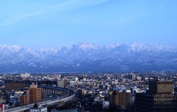 Winter in beautiful Toyama: Tasty seafood, wintry scenery